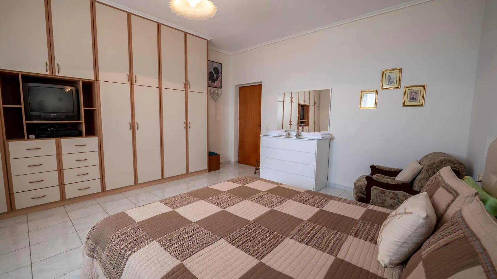 Thimios Rooms 2 Sarande Apartment